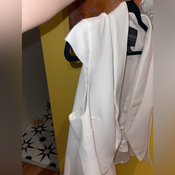 White blazer with cape - never worn - 1X - Picture 4 of 5